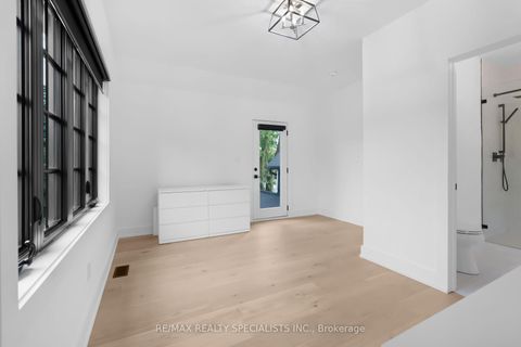 Photo 23 at 997 Mount Pleasant Road, Mount Pleasant East, Toronto