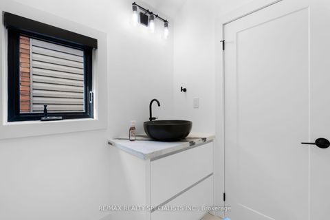 Photo 26 at 997 Mount Pleasant Road, Mount Pleasant East, Toronto