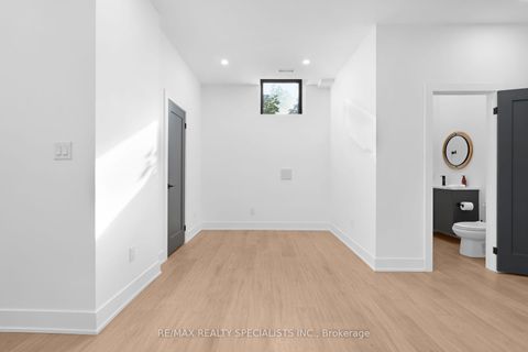 Photo 39 at 997 Mount Pleasant Road, Mount Pleasant East, Toronto