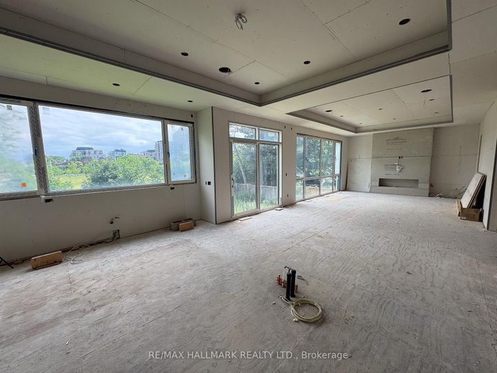 Photo 4 at 23 Morewood Crescent, Bayview Village, Toronto