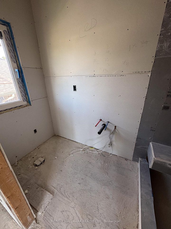 Photo 7 at 23 Morewood Crescent, Bayview Village, Toronto