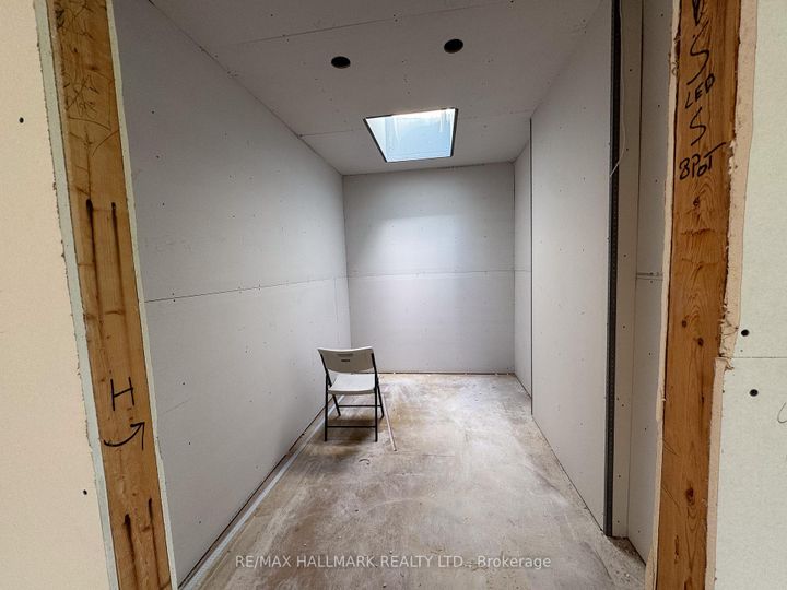 Photo 9 at 23 Morewood Crescent, Bayview Village, Toronto