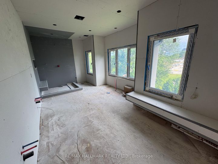Photo 10 at 23 Morewood Crescent, Bayview Village, Toronto