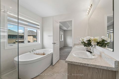 Photo 30 at 14 Sam Battaglia Cres Crescent, Sutton & Jackson's Point, Georgina
