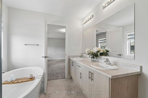 Photo 32 at 14 Sam Battaglia Cres Crescent, Sutton & Jackson's Point, Georgina