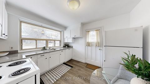 Photo 17 at 33 Sanderling Place, Don Mills, Toronto