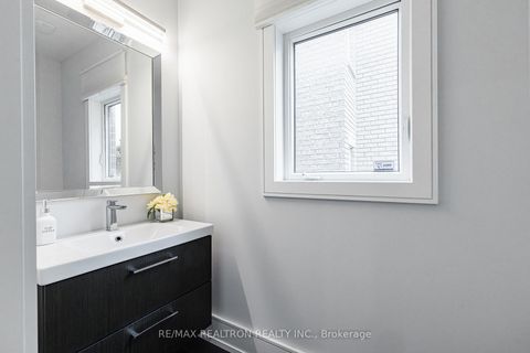 Photo 10 at 143 Shelbourne Drive, Vellore Village, Vaughan