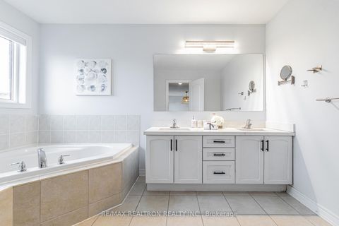 Photo 23 at 143 Shelbourne Drive, Vellore Village, Vaughan