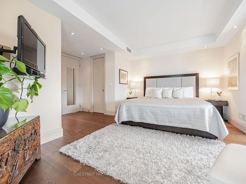 Photo 18 at 8 - 423 Avenue Road, St. Clair, Toronto