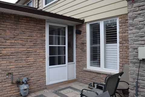 Photo 3 at 26 Robbinstone Drive, Malvern, Toronto