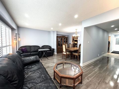 Photo 9 at 26 Robbinstone Drive, Malvern, Toronto
