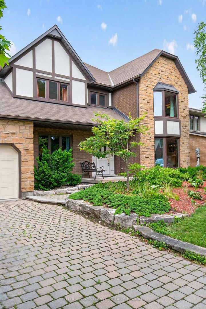 Photo 2 at 20 Tamwood Court, Stoney Creek Mountain, Hamilton