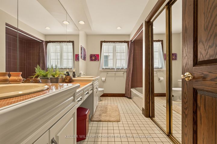Photo 34 at 20 Tamwood Court, Stoney Creek Mountain, Hamilton