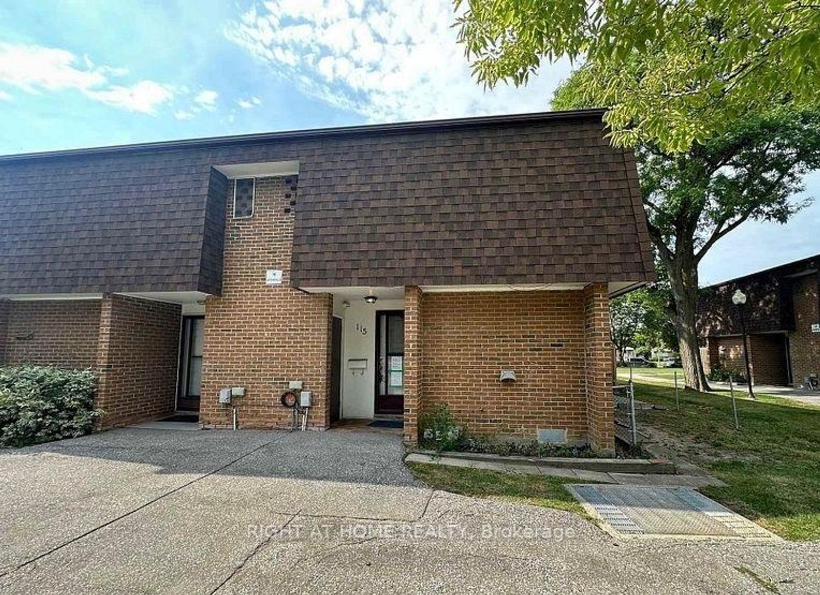 115 - 16 Litchfield Court, Clairville, Toronto 