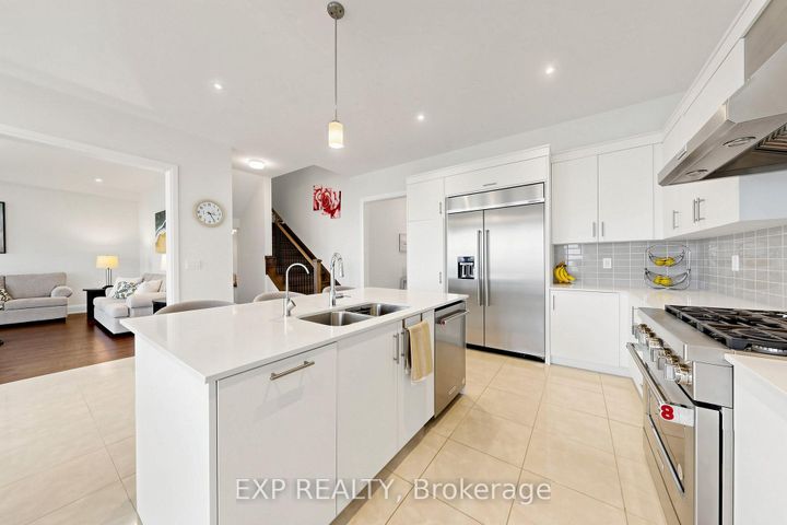 Photo 4 at 9 Backhouse Drive, Rural Richmond Hill, Richmond Hill