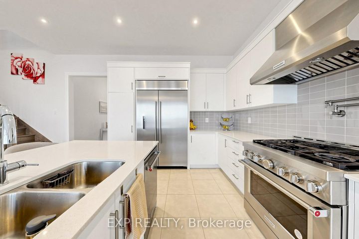 Photo 5 at 9 Backhouse Drive, Rural Richmond Hill, Richmond Hill