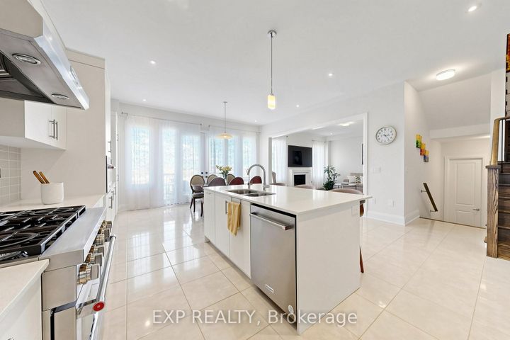 Photo 6 at 9 Backhouse Drive, Rural Richmond Hill, Richmond Hill