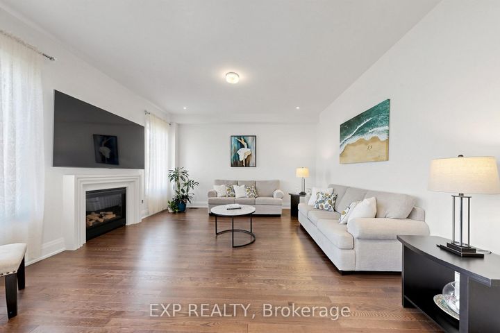 Photo 12 at 9 Backhouse Drive, Rural Richmond Hill, Richmond Hill