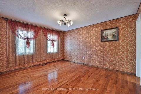 Photo 25 at 110 Red River Crescent, Woodland Hill, Newmarket