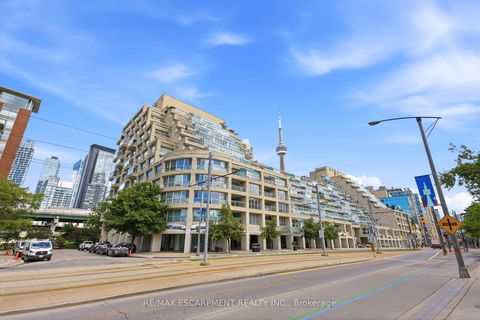 Photo 1 at 803E - 460 Queens Quay Way W, Waterfront Communities C1, Toronto
