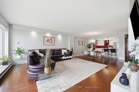 Photo 9 at 803E - 460 Queens Quay Way W, Waterfront Communities C1, Toronto