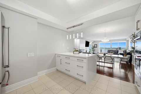 Photo 13 at 803E - 460 Queens Quay Way W, Waterfront Communities C1, Toronto
