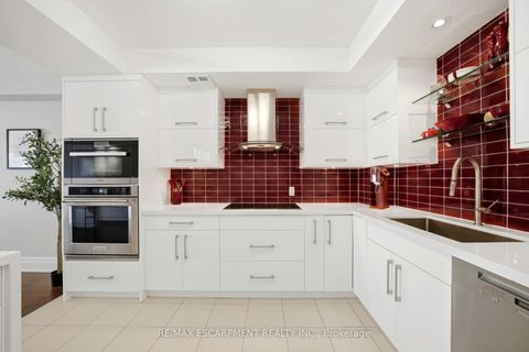 Photo 14 at 803E - 460 Queens Quay Way W, Waterfront Communities C1, Toronto