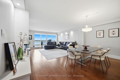 Photo 15 at 803E - 460 Queens Quay Way W, Waterfront Communities C1, Toronto