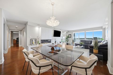 Photo 17 at 803E - 460 Queens Quay Way W, Waterfront Communities C1, Toronto