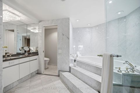 Photo 24 at 803E - 460 Queens Quay Way W, Waterfront Communities C1, Toronto