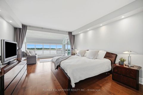 Photo 26 at 803E - 460 Queens Quay Way W, Waterfront Communities C1, Toronto