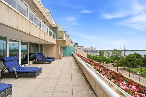 Photo 37 at 803E - 460 Queens Quay Way W, Waterfront Communities C1, Toronto