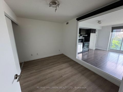 Photo 2 at 417 - 120 Dallimore Circle, Don Mills, Toronto