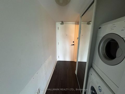 Photo 3 at 417 - 120 Dallimore Circle, Don Mills, Toronto