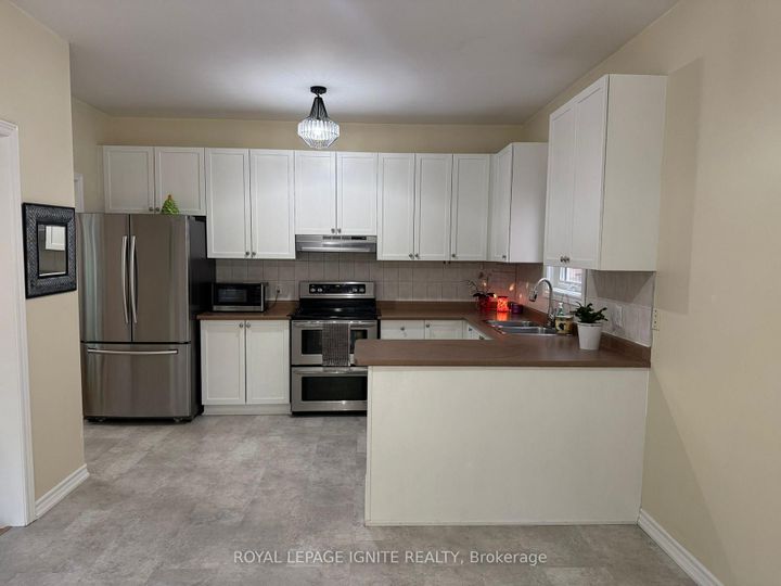 Photo 3 at 90 Sir Jacobs Crescent, Fletcher's Meadow, Brampton