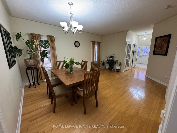 Photo 10 at 90 Sir Jacobs Crescent, Fletcher's Meadow, Brampton