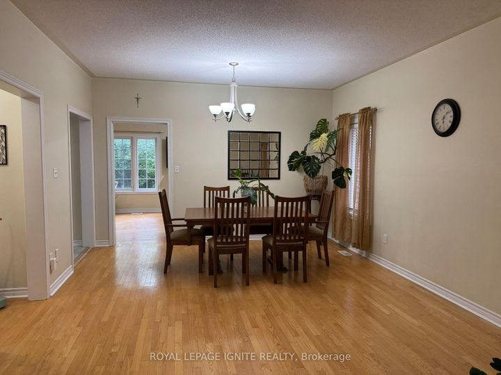 Photo 11 at 90 Sir Jacobs Crescent, Fletcher's Meadow, Brampton