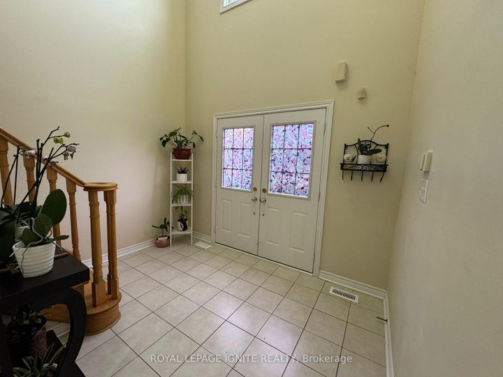 Photo 12 at 90 Sir Jacobs Crescent, Fletcher's Meadow, Brampton