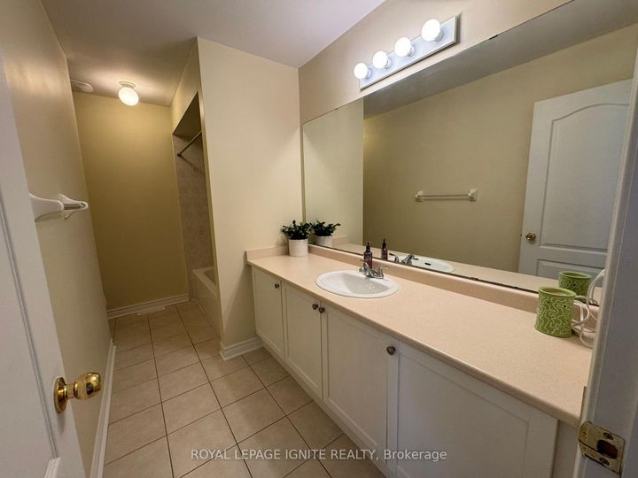 Photo 19 at 90 Sir Jacobs Crescent, Fletcher's Meadow, Brampton