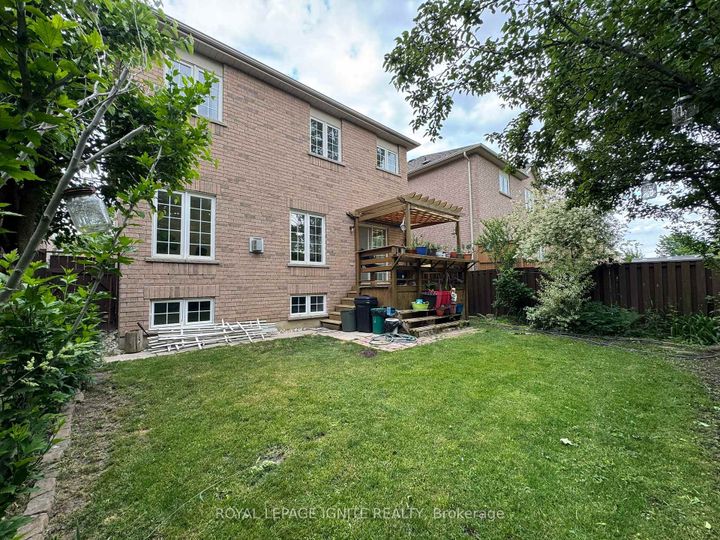 Photo 41 at 90 Sir Jacobs Crescent, Fletcher's Meadow, Brampton