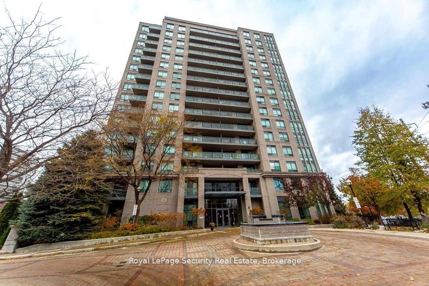 1402 - 38 Fontenay Court, Humber Valley, Toronto photo 2