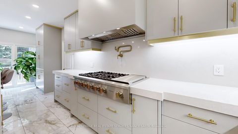Photo 9 at 21 Forest Heights Boulevard, Windfields, Toronto