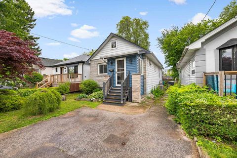 Photo 2 at 87 Craiglee Drive, Cliffside, Toronto