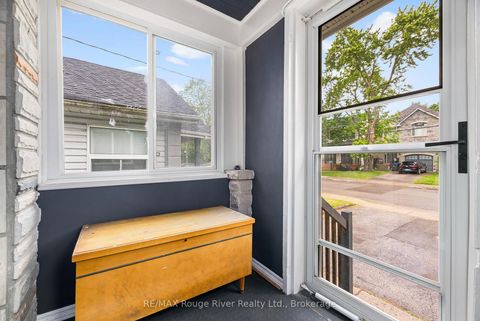 Photo 3 at 87 Craiglee Drive, Cliffside, Toronto