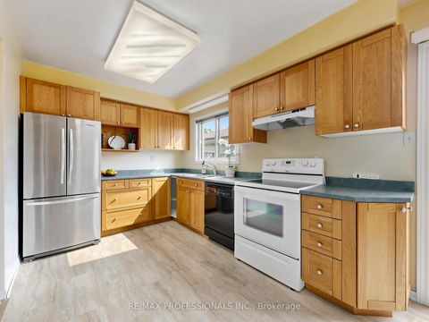 Photo 6 at 19 Davelayne Road, Humbermede, Toronto