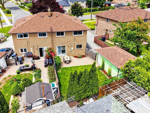 Photo 25 at 19 Davelayne Road, Humbermede, Toronto
