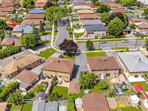 Photo 27 at 19 Davelayne Road, Humbermede, Toronto