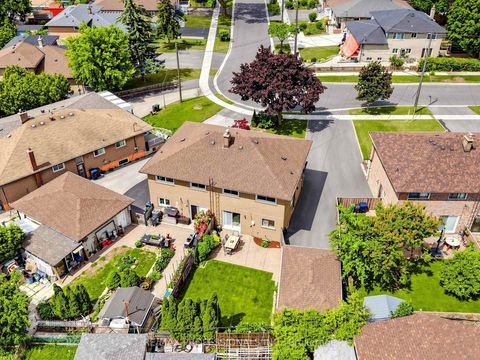 Photo 28 at 19 Davelayne Road, Humbermede, Toronto