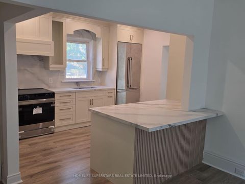 Photo 5 at 103 Arden Avenue, Central Newmarket, Newmarket