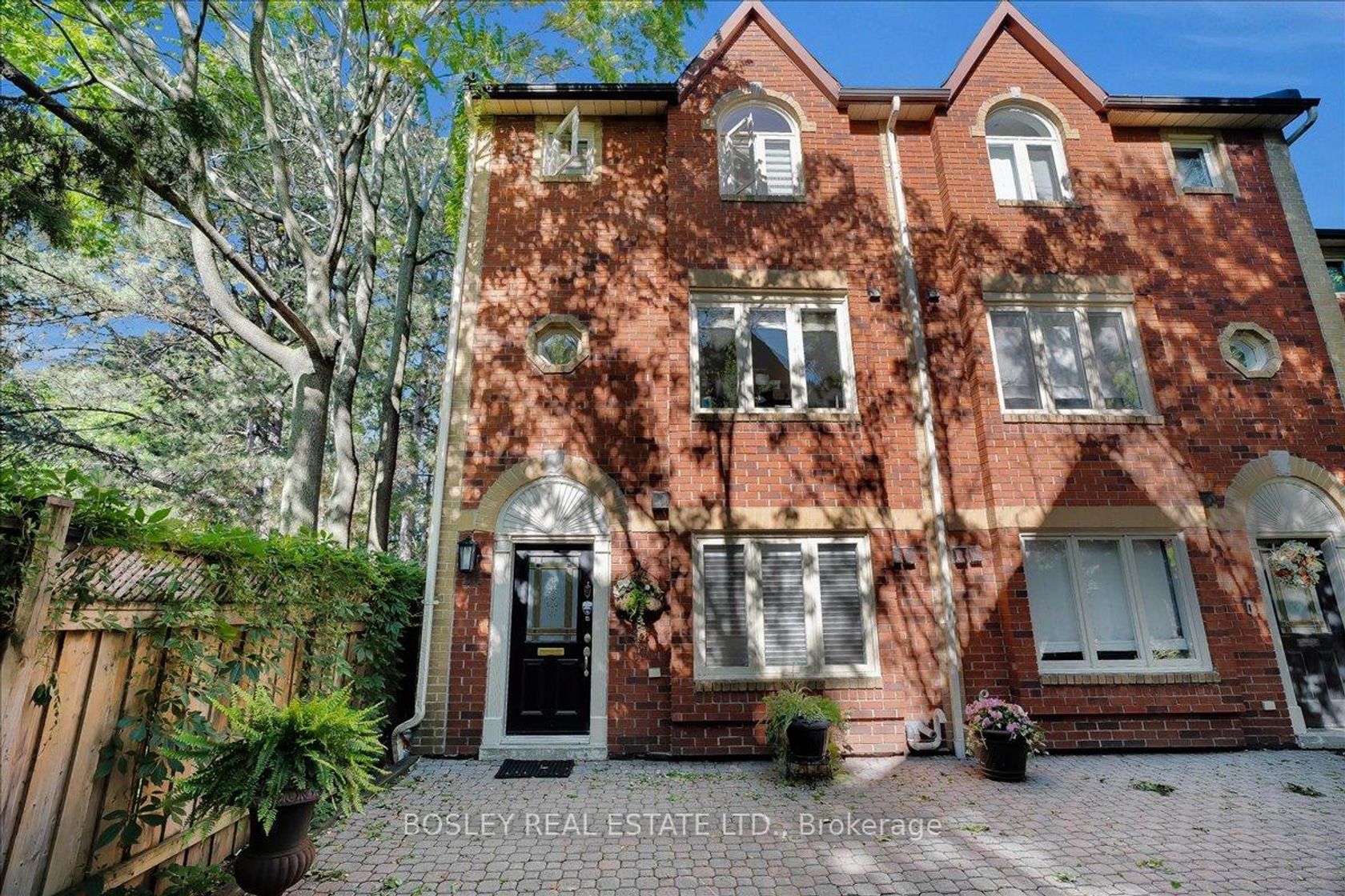 11 - 18 Doncrest Road, Danforth, Toronto 